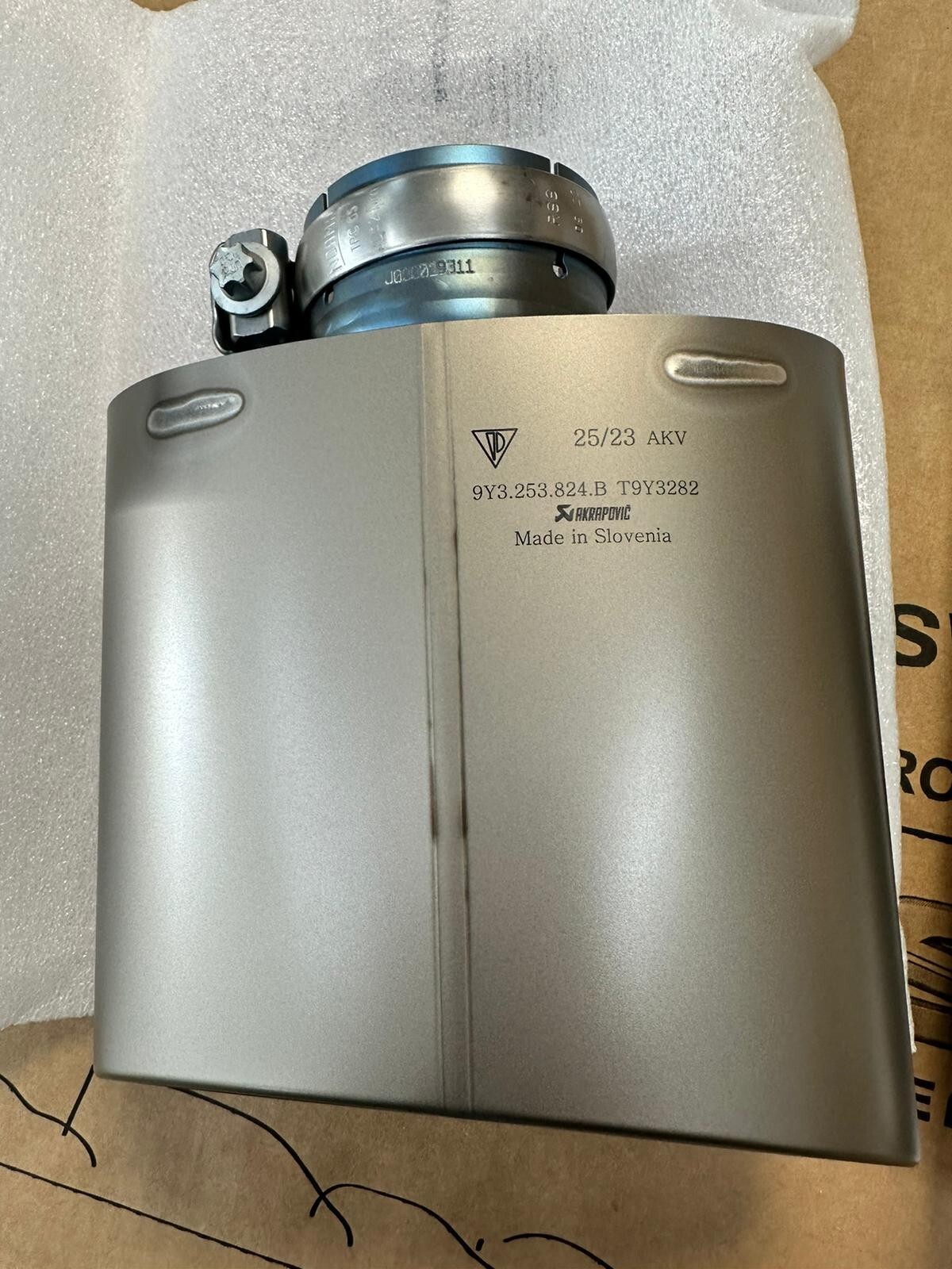 PORSCHE CAYENNE AUSPUFF ENDROHR TITAN AKRAPOVIC 9Y3253823B 9Y3253824B ORIG NEU!! - Obrázek 14