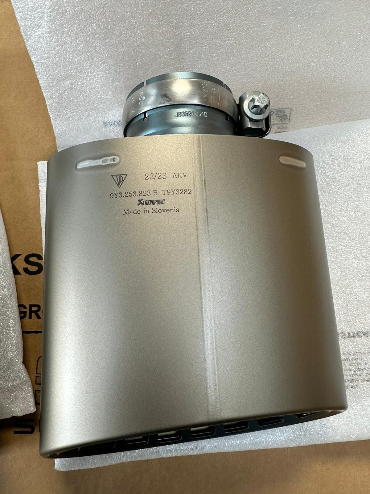 PORSCHE CAYENNE AUSPUFF ENDROHR TITAN AKRAPOVIC 9Y3253823B 9Y3253824B ORIG NEU!! - Obrázek 15