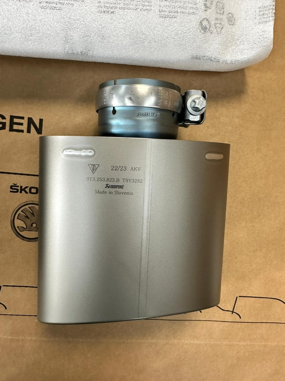 PORSCHE CAYENNE AUSPUFF ENDROHR TITAN AKRAPOVIC 9Y3253823B 9Y3253824B ORIG NEU!! - Obrázek 16