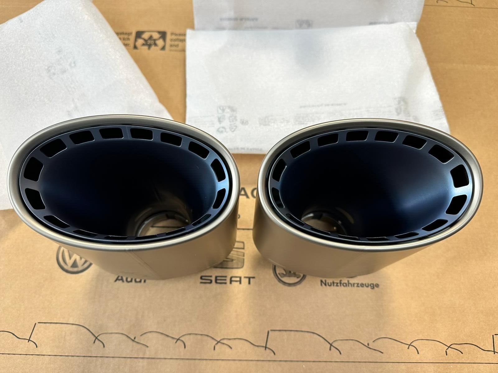 PORSCHE CAYENNE AUSPUFF ENDROHR TITAN AKRAPOVIC 9Y3253823B 9Y3253824B ORIG NEU!! - Obrázek 17