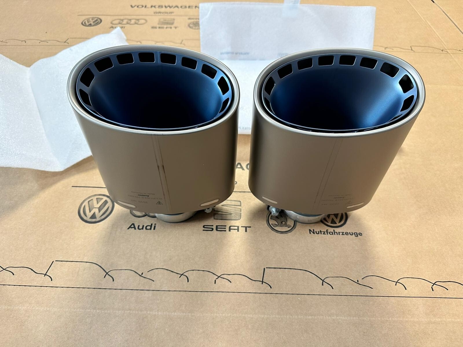 PORSCHE CAYENNE AUSPUFF ENDROHR TITAN AKRAPOVIC 9Y3253823B 9Y3253824B ORIG NEU!! - Obrázek 5