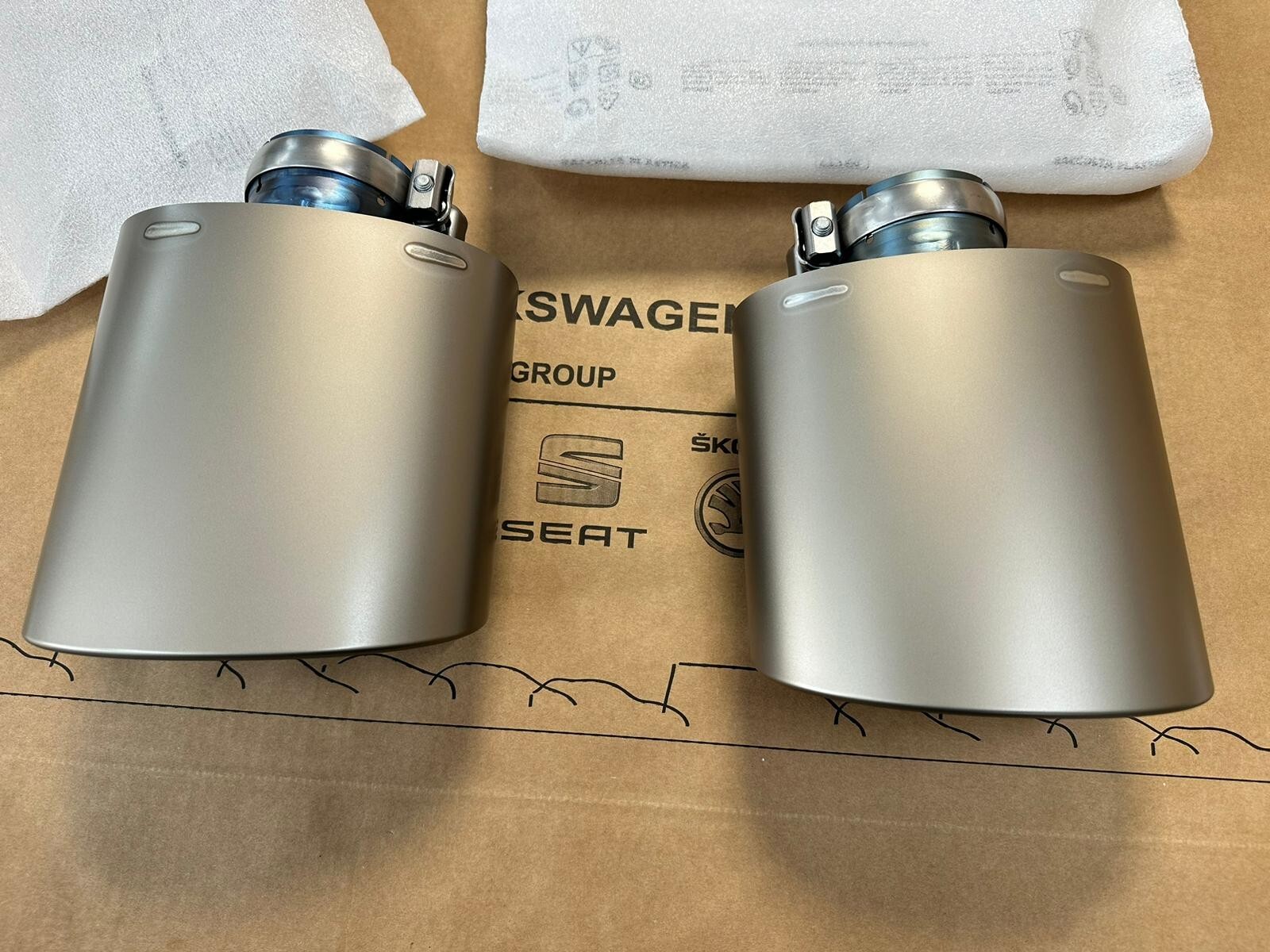 PORSCHE CAYENNE AUSPUFF ENDROHR TITAN AKRAPOVIC 9Y3253823B 9Y3253824B ORIG NEU!! - Obrázek 8