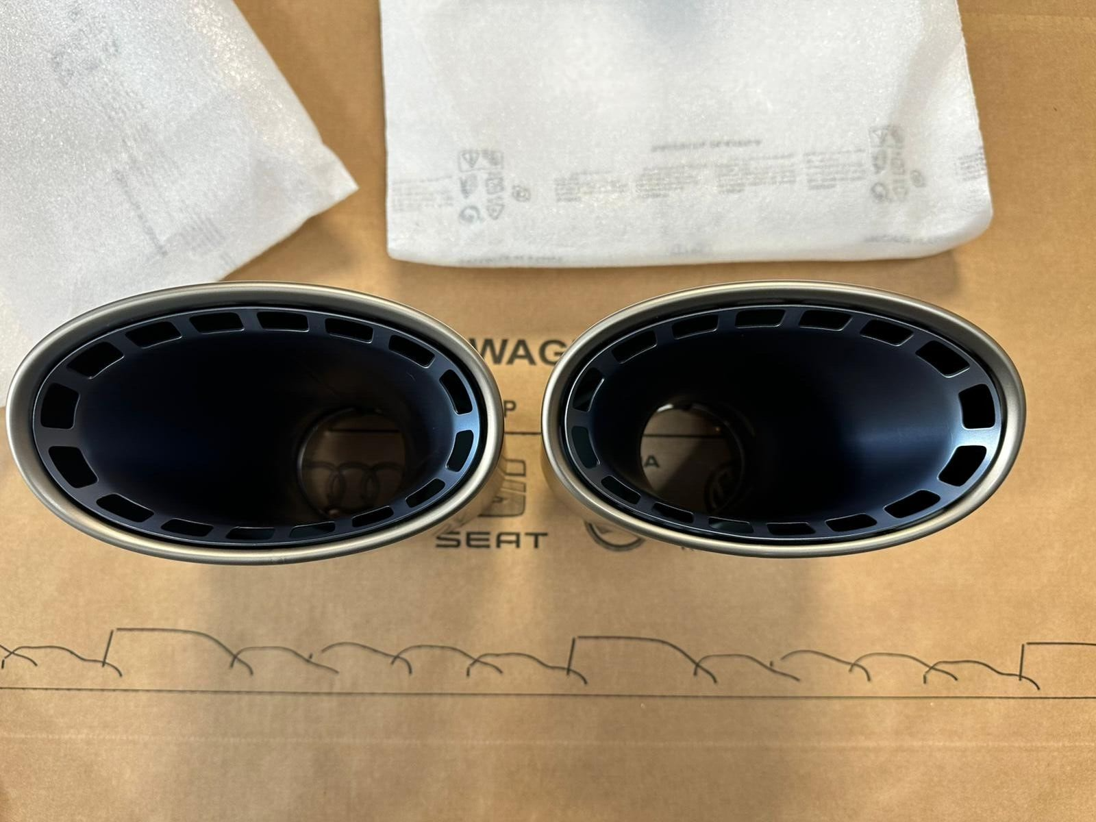 PORSCHE CAYENNE AUSPUFF ENDROHR TITAN AKRAPOVIC 9Y3253823B 9Y3253824B ORIG NEU!! - Obrázek 10