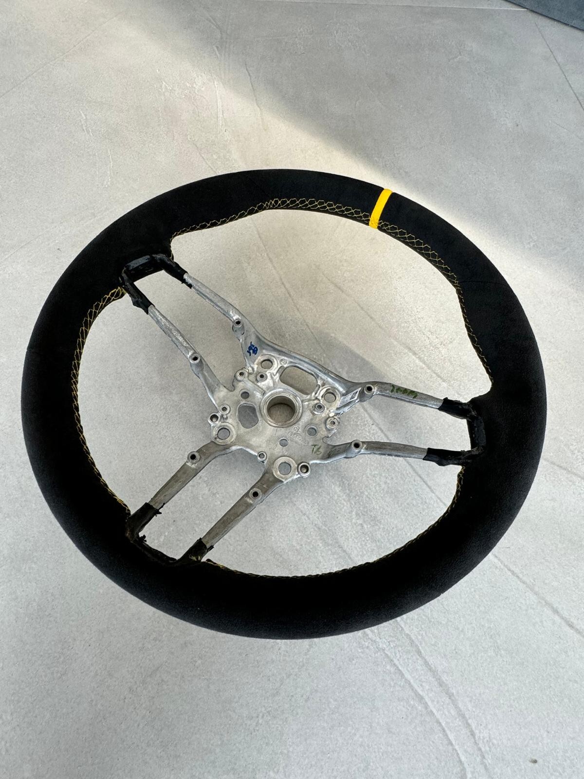 PORSCHE GTS/TURBO LEERES RAHMEN LENKRAD SCHWARZ (GELB) ALCANTARA LEDER ORIG.NEU. - Obrázek 14