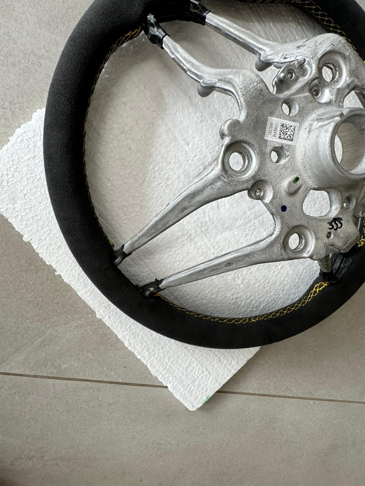 PORSCHE GTS/TURBO LEERES RAHMEN LENKRAD SCHWARZ (GELB) ALCANTARA LEDER ORIG.NEU. - Obrázek 15