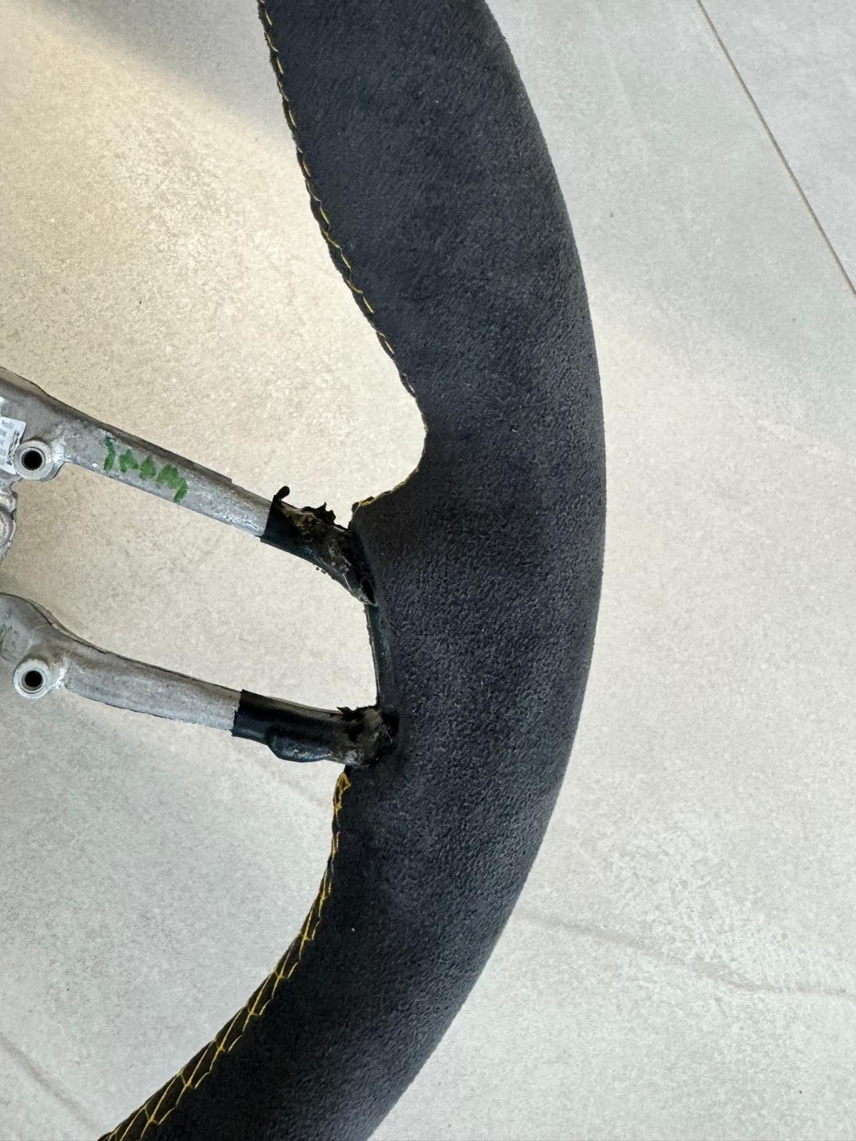 PORSCHE GTS/TURBO LEERES RAHMEN LENKRAD SCHWARZ (GELB) ALCANTARA LEDER ORIG.NEU. - Obrázek 17