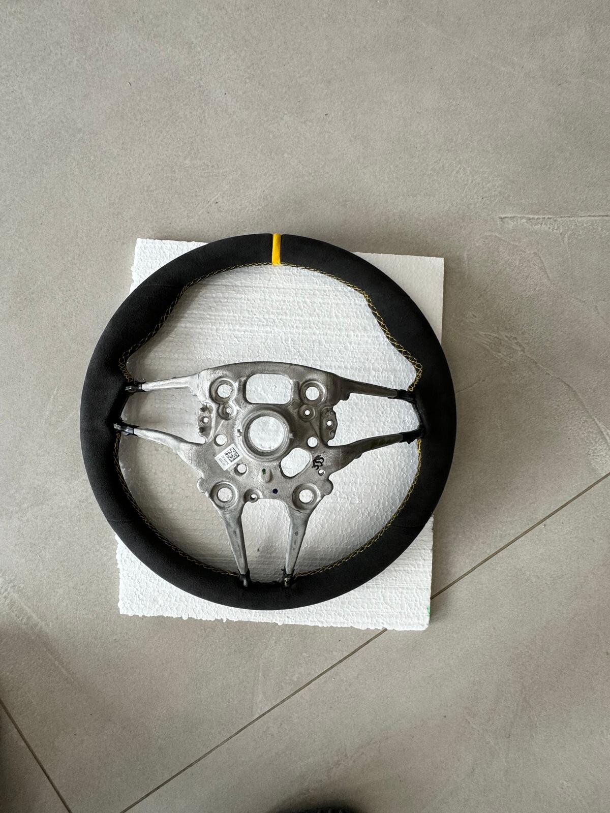 PORSCHE GTS/TURBO LEERES RAHMEN LENKRAD SCHWARZ (GELB) ALCANTARA LEDER ORIG.NEU. - Obrázek 4