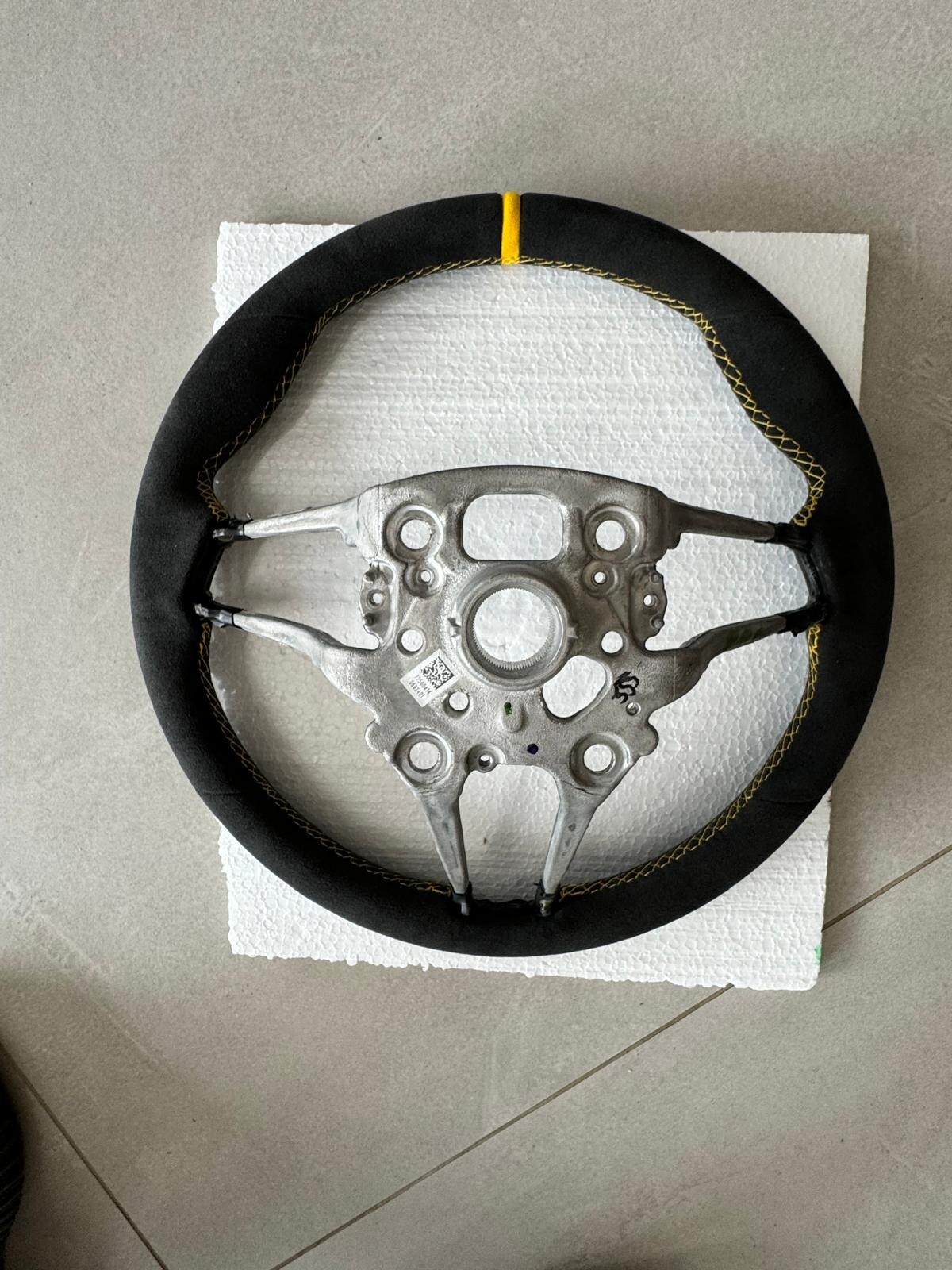 PORSCHE GTS/TURBO LEERES RAHMEN LENKRAD SCHWARZ (GELB) ALCANTARA LEDER ORIG.NEU. - Obrázek 8