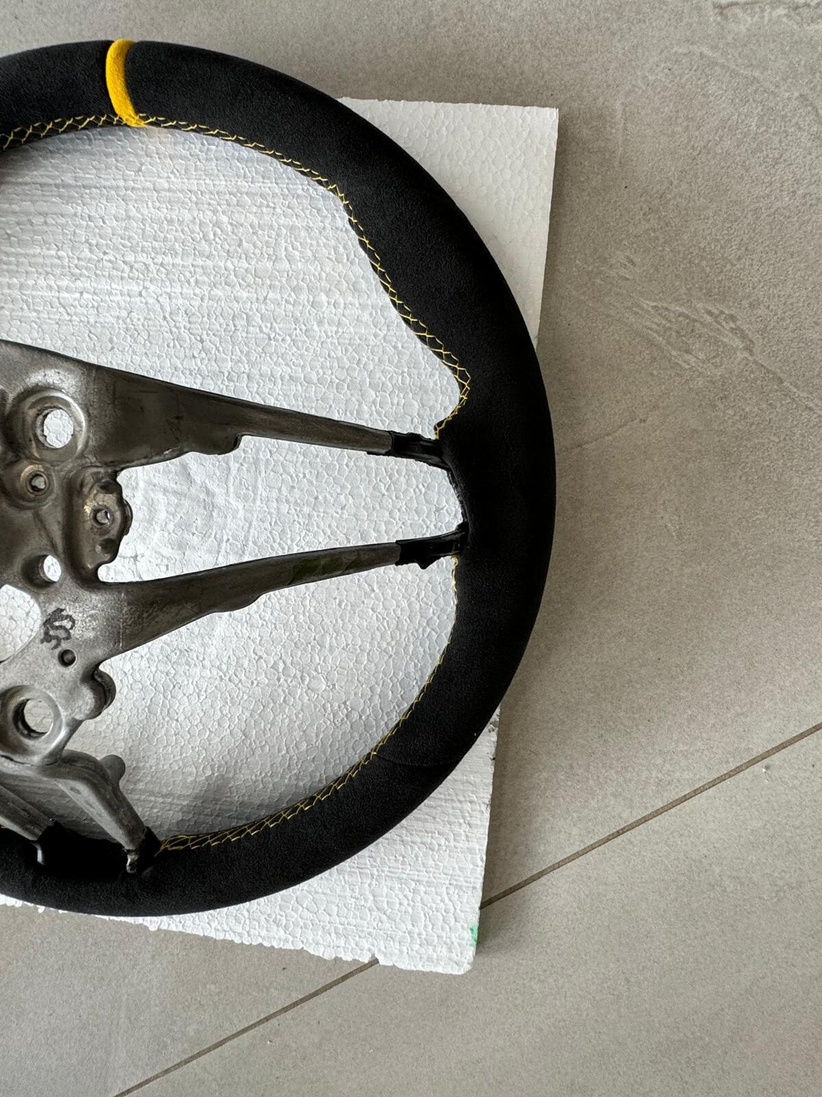 PORSCHE GTS/TURBO LEERES RAHMEN LENKRAD SCHWARZ (GELB) ALCANTARA LEDER ORIG.NEU. - Obrázek 9