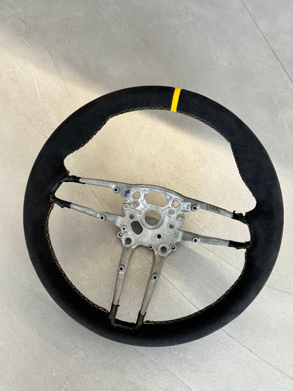 PORSCHE GTS/TURBO LEERES RAHMEN LENKRAD SCHWARZ (GELB) ALCANTARA LEDER ORIG.NEU.