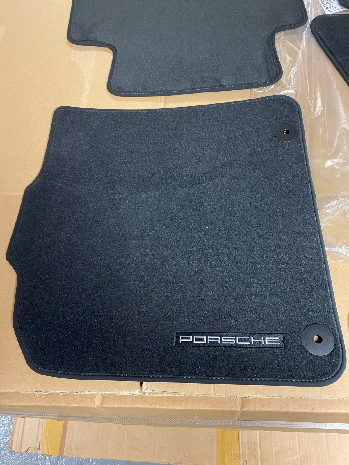 PORSCHE MACAN FUSSMATTEN 4 TEILE SCHWARZ 95B864435D ORIGINAL PORSCHE TEIL NEU - Obrázek 7