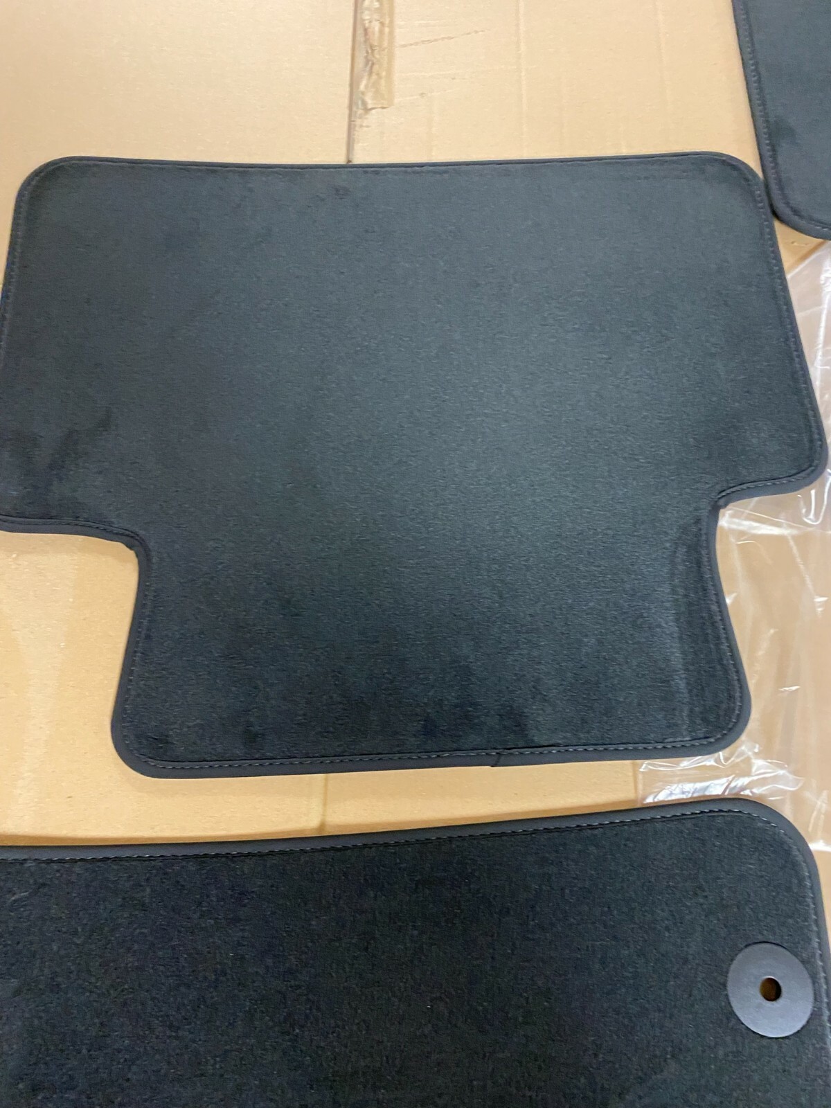 PORSCHE MACAN FUSSMATTEN 4 TEILE SCHWARZ 95B864435D ORIGINAL PORSCHE TEIL NEU - Obrázek 8