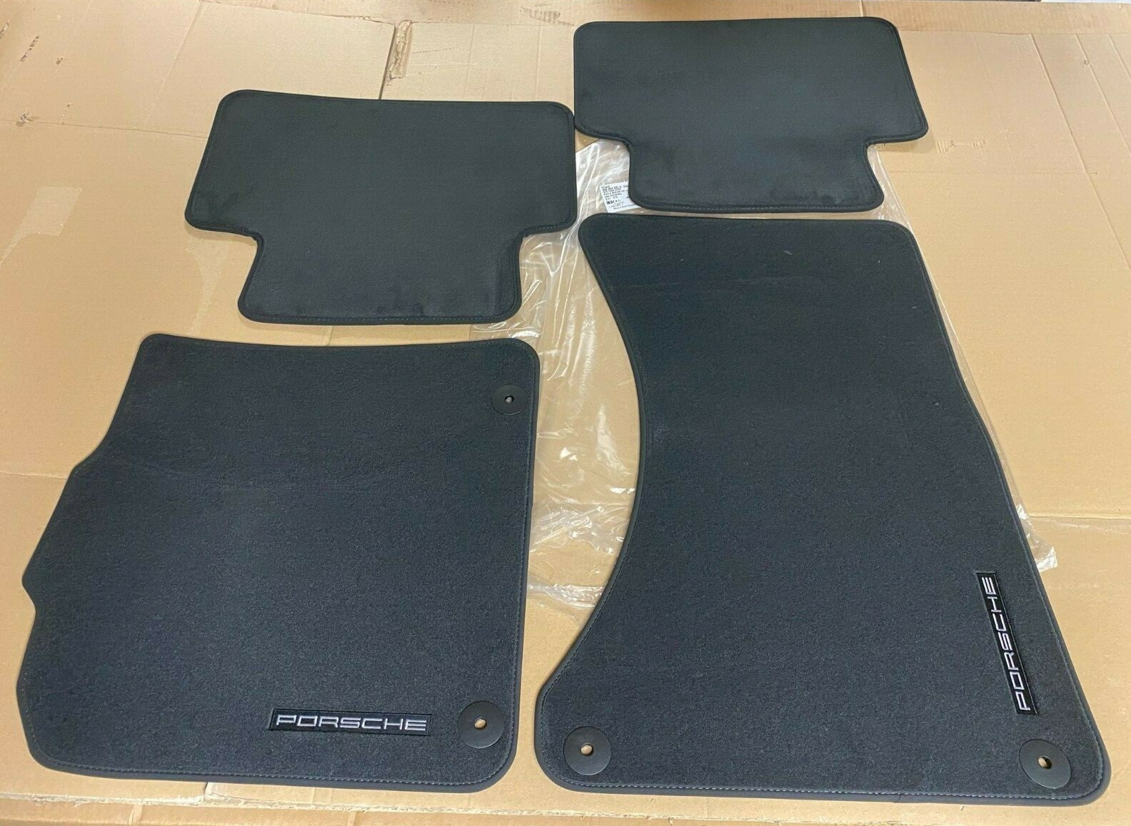 PORSCHE MACAN FUSSMATTEN 4 TEILE SCHWARZ 95B864435D ORIGINAL PORSCHE TEIL NEU