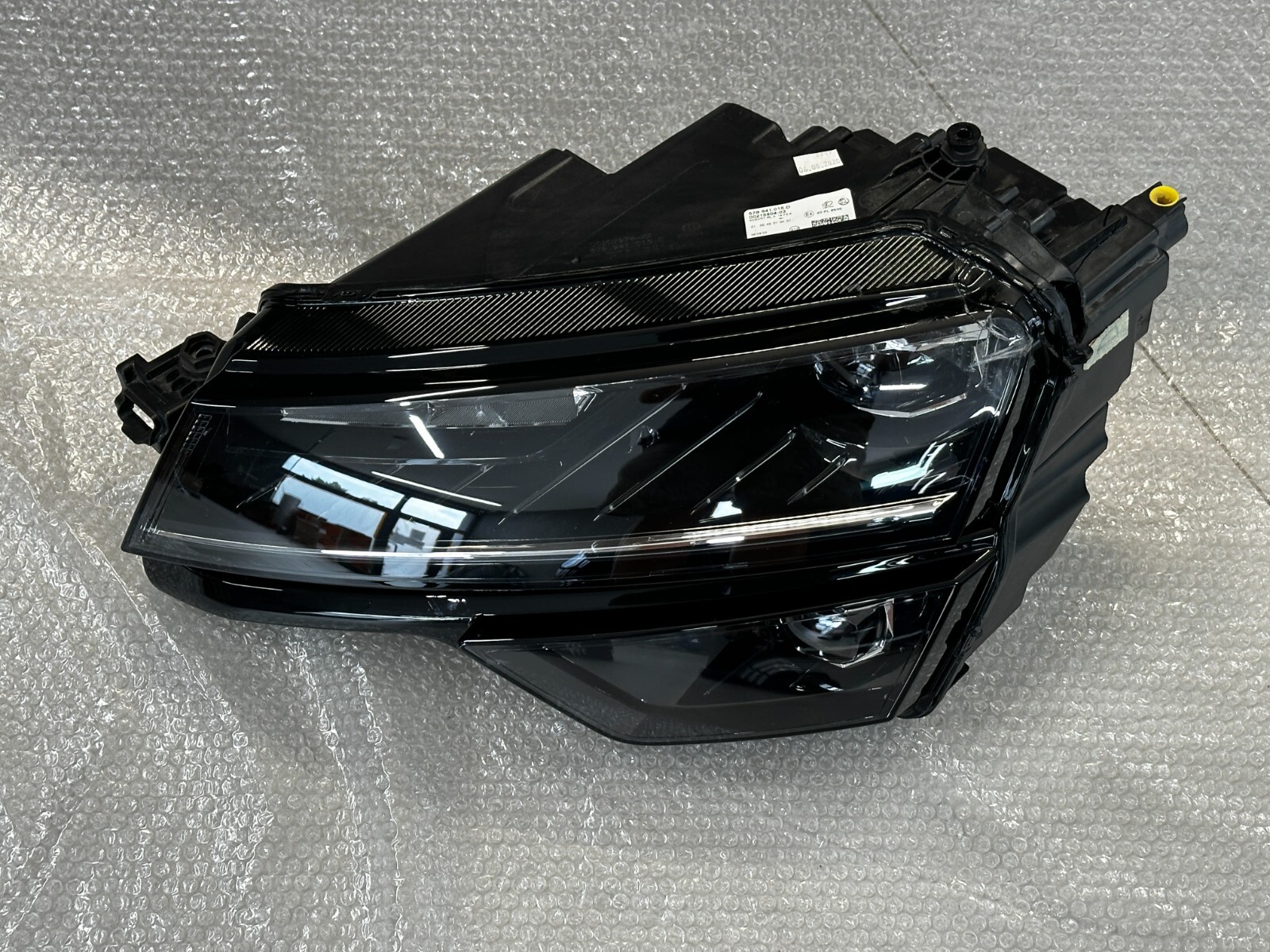 SKODA KAROQ LED FRONTSCHEINWERFER VORNE LINKS 57B941015D BESCHÄDIGT ORIG.SKODA