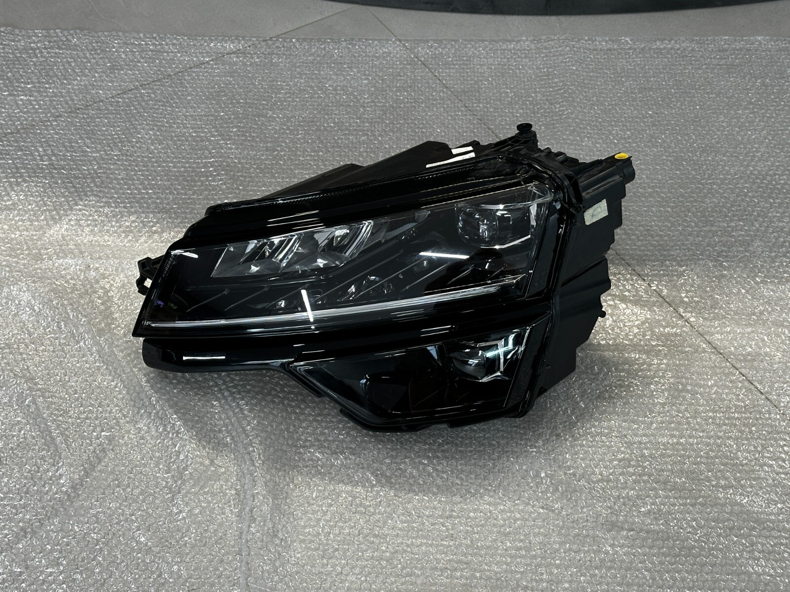 SKODA KAROQ LED FRONTSCHEINWERFER VORNE LINKS 57B941015D BESCHÄDIGT ORIG.SKODA - Obrázek 6