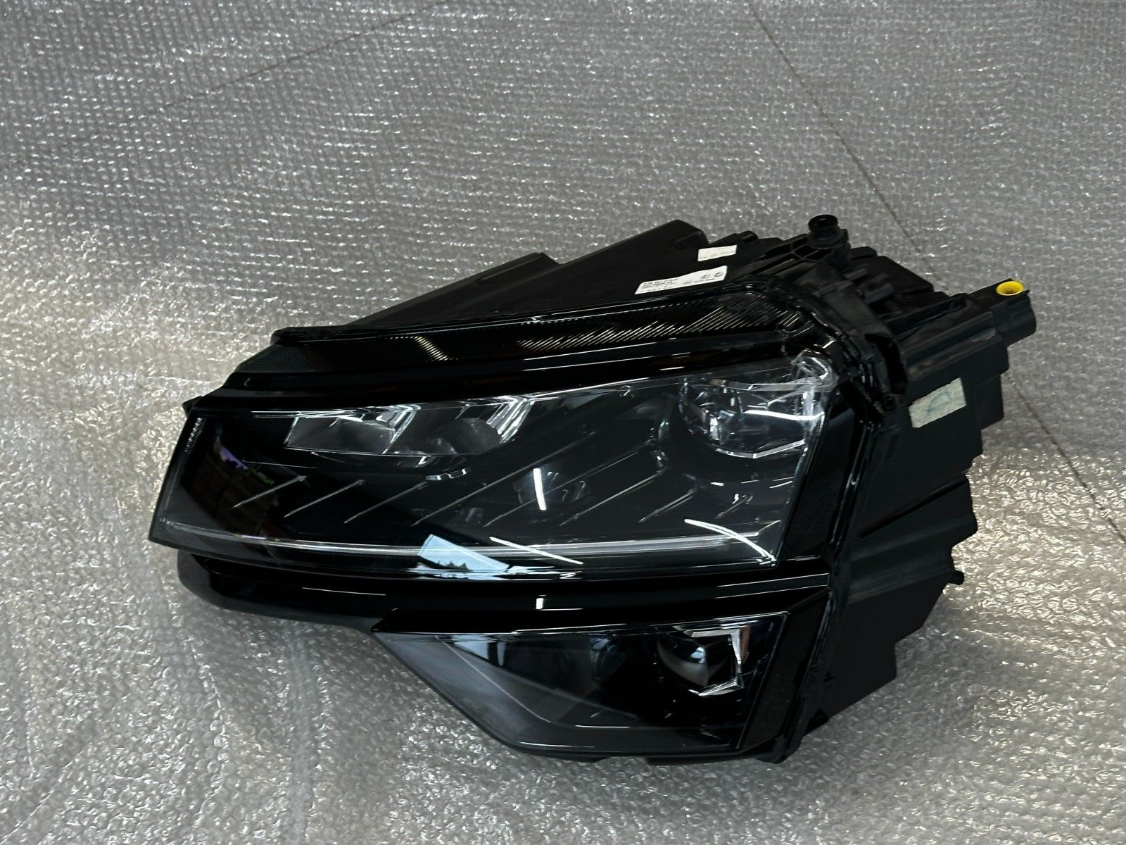 SKODA KAROQ LED FRONTSCHEINWERFER VORNE LINKS 57B941015D BESCHÄDIGT ORIG.SKODA - Obrázek 9