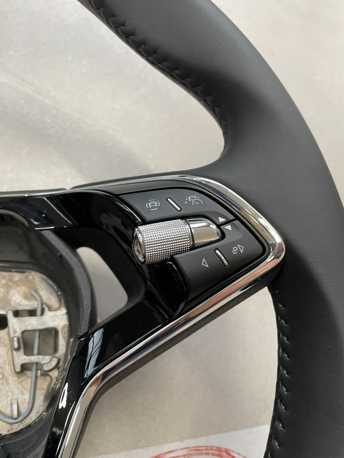 ŠKODA KODIAQ OCTAVIA SUPERB FABIA..LENKRAD SPORT MULTIFUNKTIONAL LEDER ORIG.TEIL - Obrázek 7