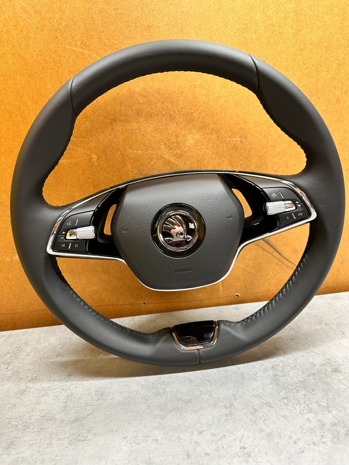 SKODA OCTAVIA IV MULTIFUNKTIONAL LEDERLENKRAD BEHEIZT 5E0419093A ORIGINAL - Obrázek 3