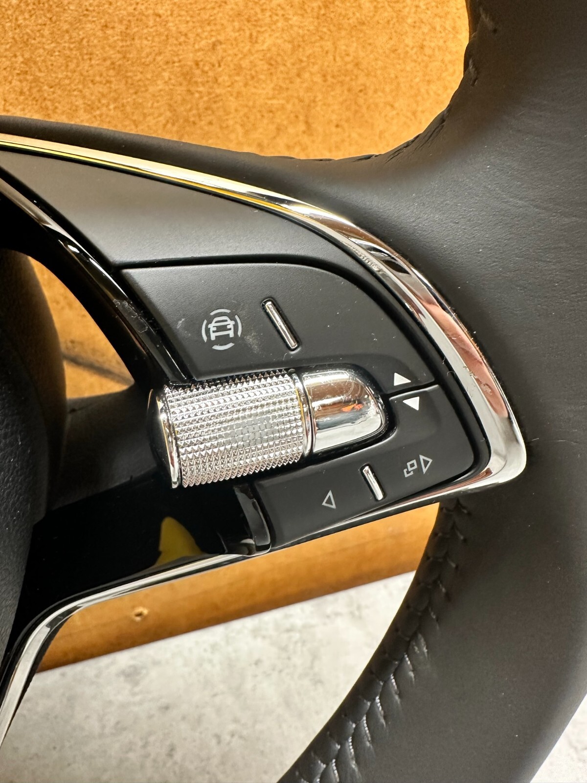 SKODA OCTAVIA IV MULTIFUNKTIONAL LEDERLENKRAD BEHEIZT 5E0419093A ORIGINAL - Obrázek 4