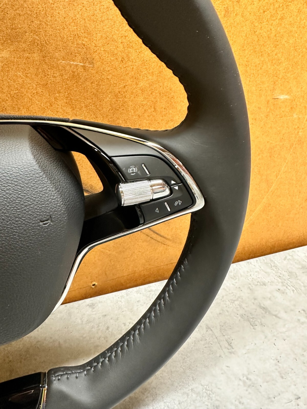 SKODA OCTAVIA IV MULTIFUNKTIONAL LEDERLENKRAD BEHEIZT 5E0419093A ORIGINAL - Obrázek 6