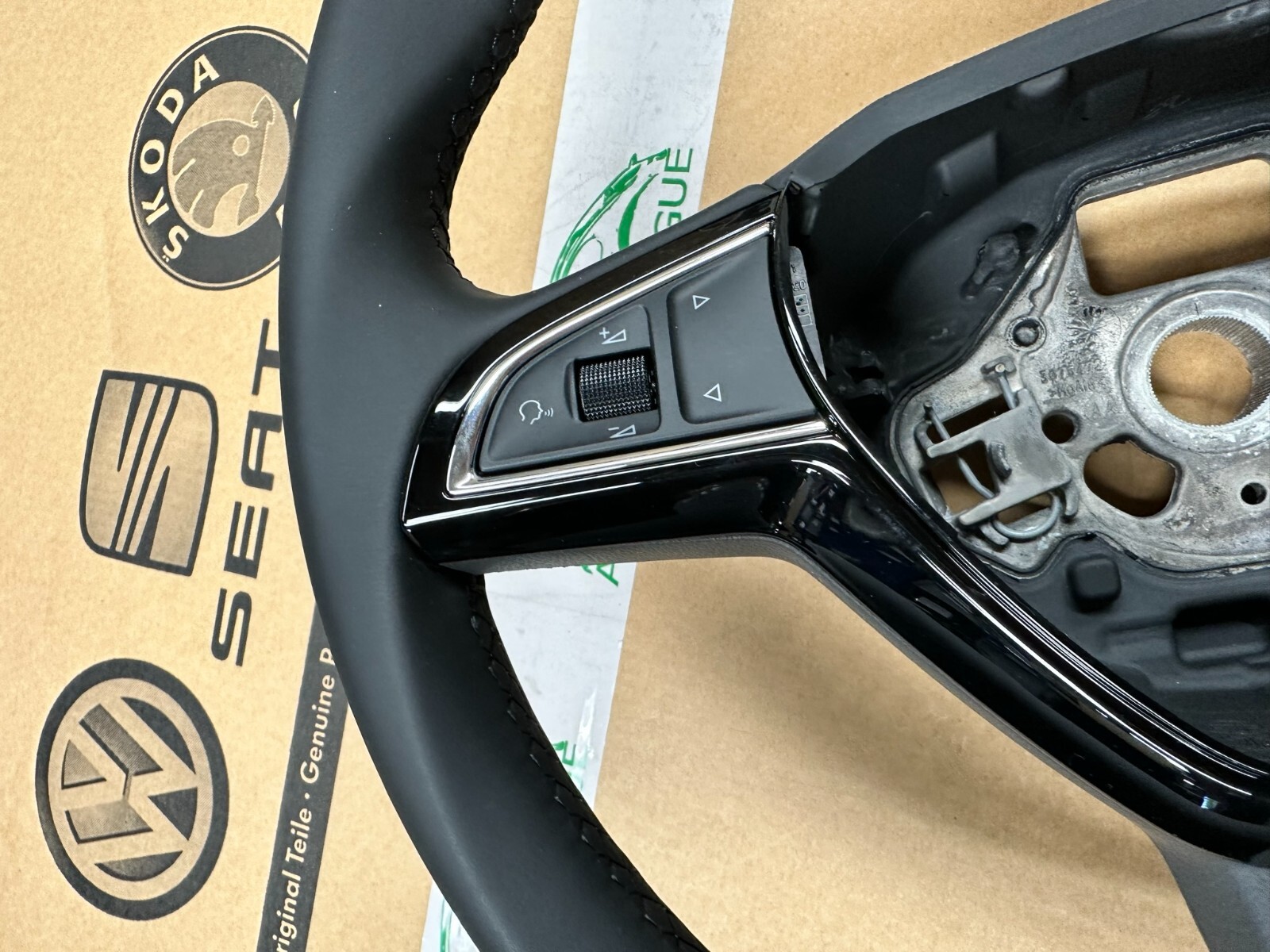 SKODA SUPERB KODIAQ LENKRAD DSG SCHWARZES LEDER +MULTIFUNCTION 3V0 ORIG.NEU - Obrázek 15