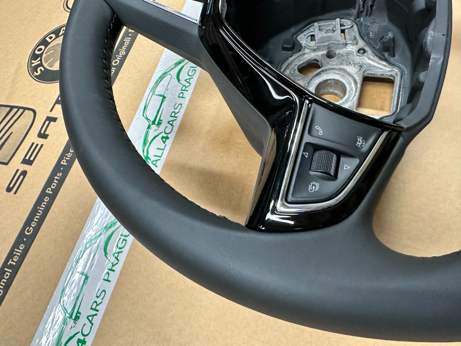 SKODA SUPERB KODIAQ LENKRAD DSG SCHWARZES LEDER +MULTIFUNCTION 3V0 ORIG.NEU - Obrázek 10