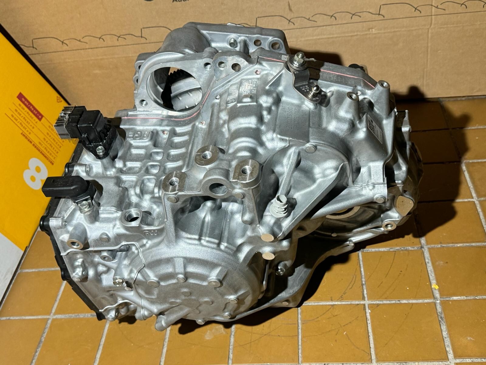 UJX AUDI VW SKODA SEAT 8 GANG AUTOMATIKGETRIEBE CODE:UJX COMPLETE 09S300035E NEW - Obrázek 4