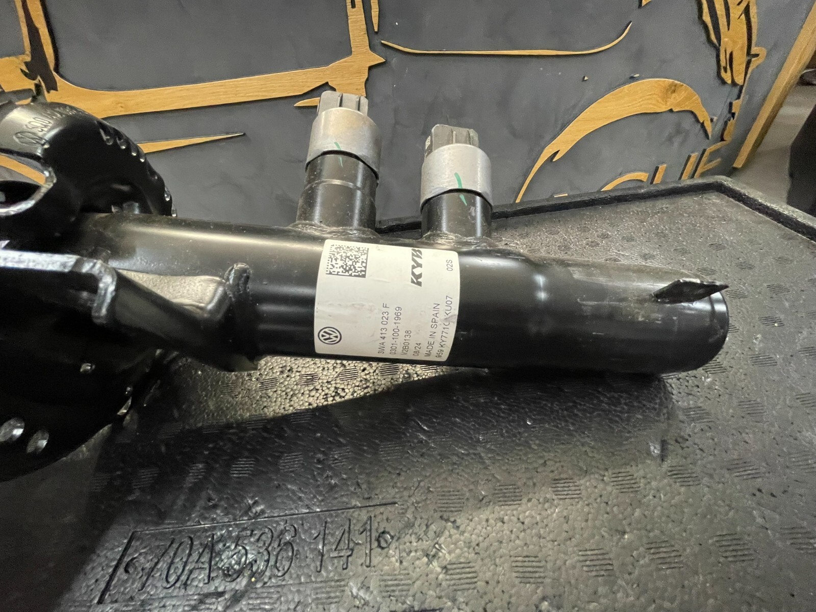 VW PASSAT , ŠKODA SUPERB EL. FRONT GAS SCHOCK DÄMPFER 3WA413023F ORIG. NEU TEIL - Obrázek 9