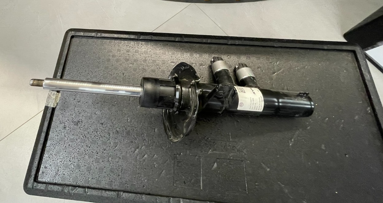 VW PASSAT , ŠKODA SUPERB EL. FRONT GAS SCHOCK DÄMPFER 3WA413023F ORIG. NEU TEIL