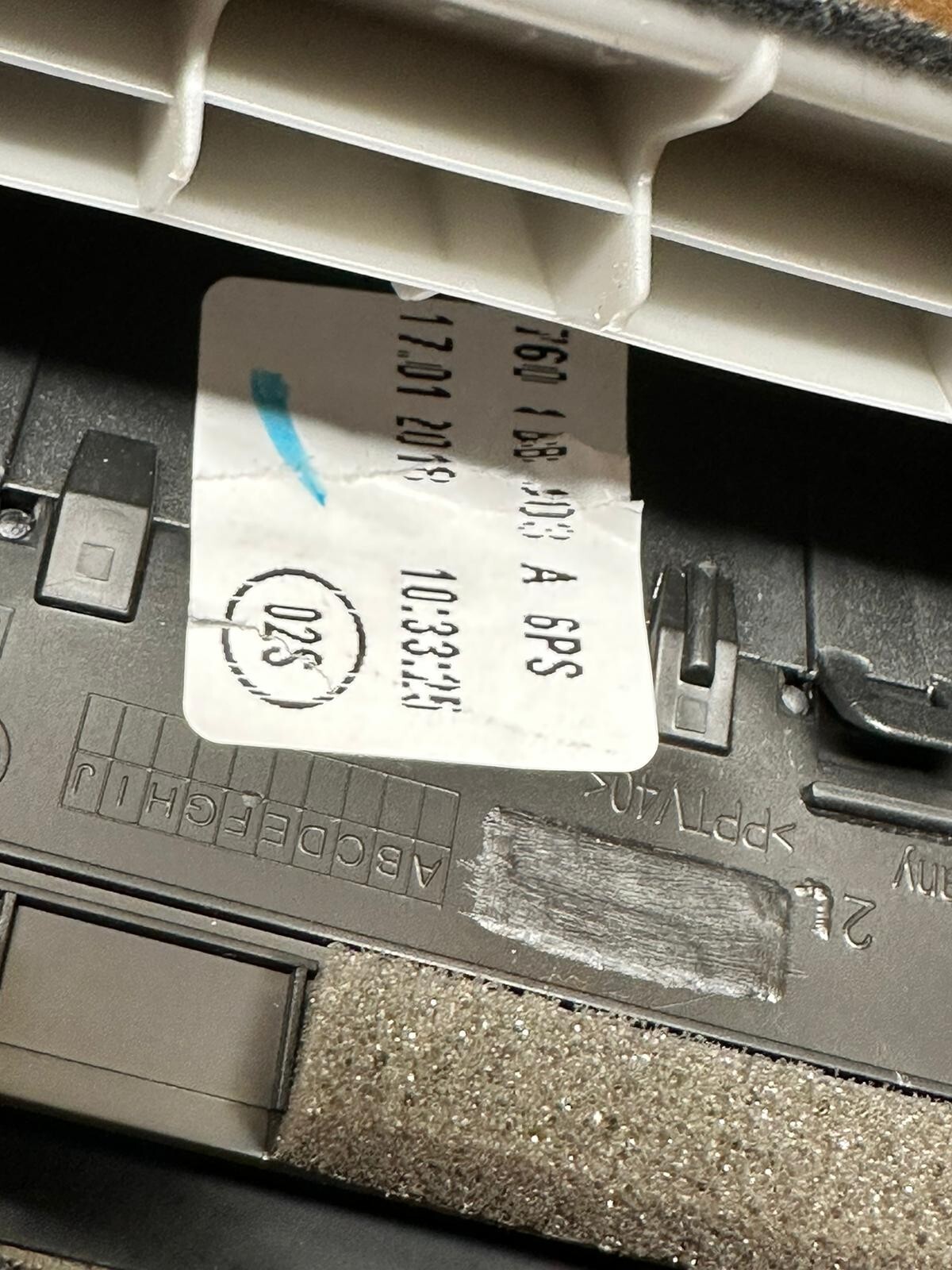 VW TOUAREG 3 VERKLEIDUNG B-SÄULE OBEN PAAR GURTVERSTELLER 760867287A 760867288A - Obrázek 11