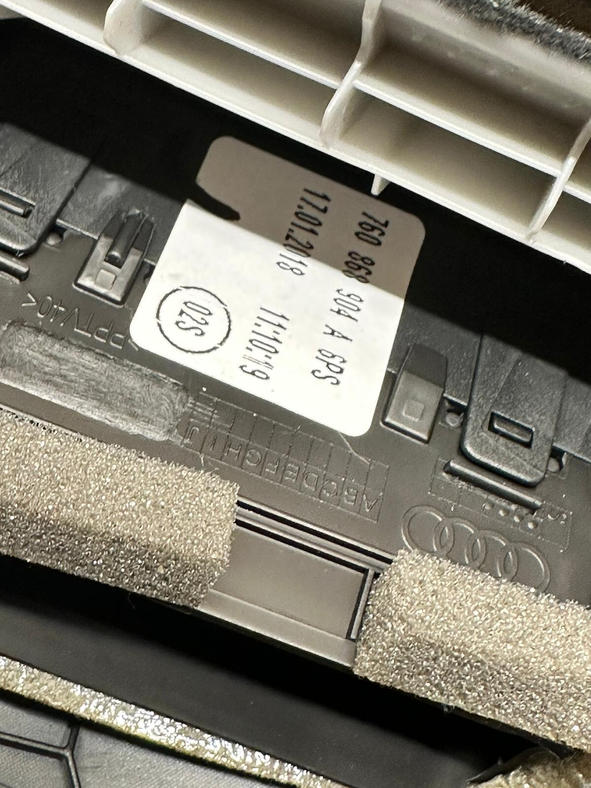 VW TOUAREG 3 VERKLEIDUNG B-SÄULE OBEN PAAR GURTVERSTELLER 760867287A 760867288A - Obrázek 12