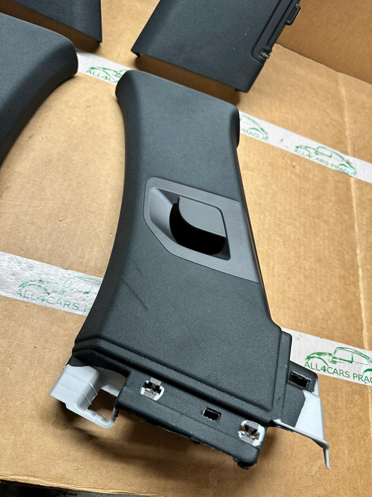 VW TOUAREG 3 VERKLEIDUNG B-SÄULE OBEN PAAR GURTVERSTELLER 760867287A 760867288A - Obrázek 4