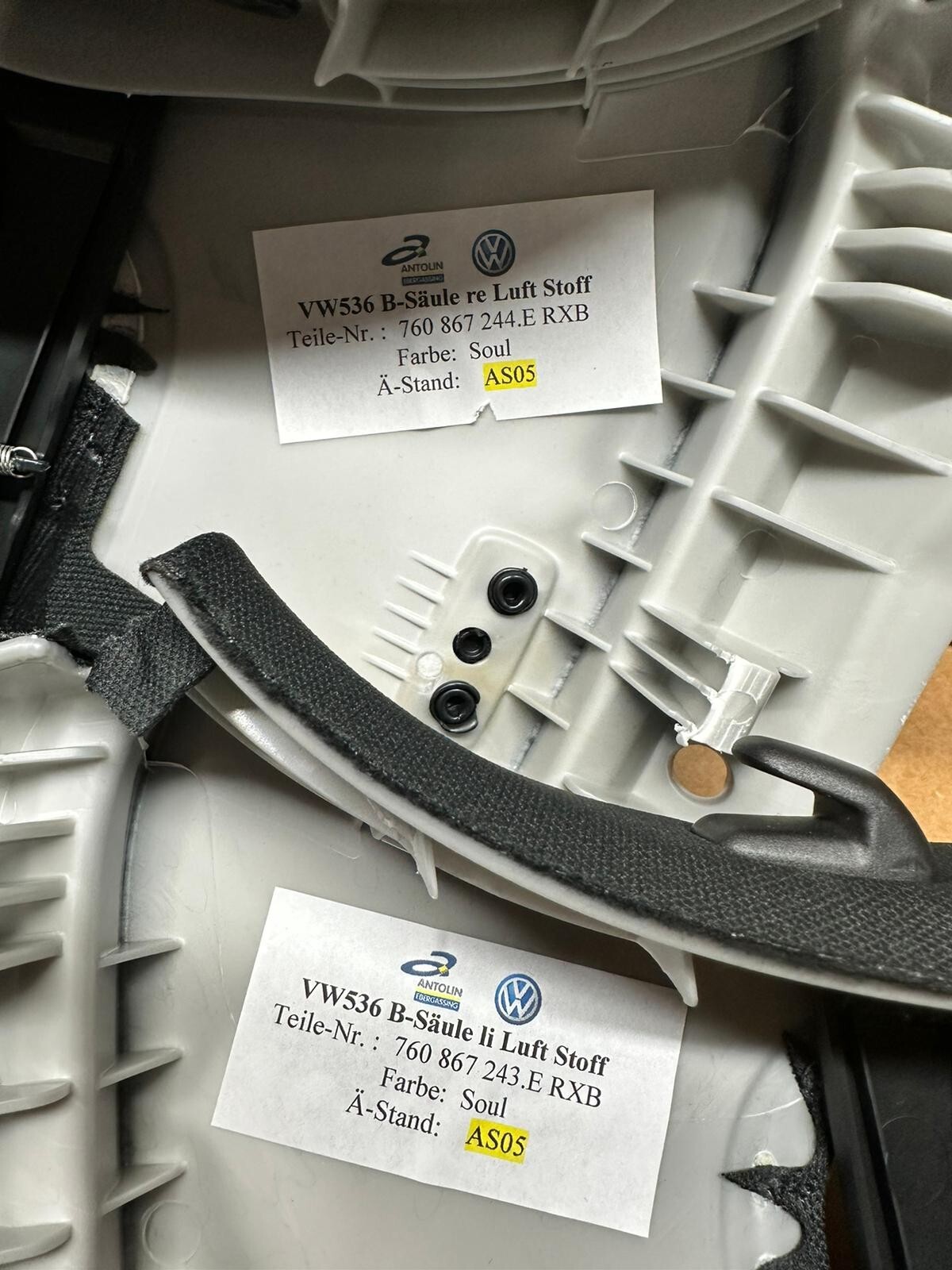 VW TOUAREG 3 VERKLEIDUNG B-SÄULE OBEN PAAR GURTVERSTELLER 760867287A 760867288A - Obrázek 10