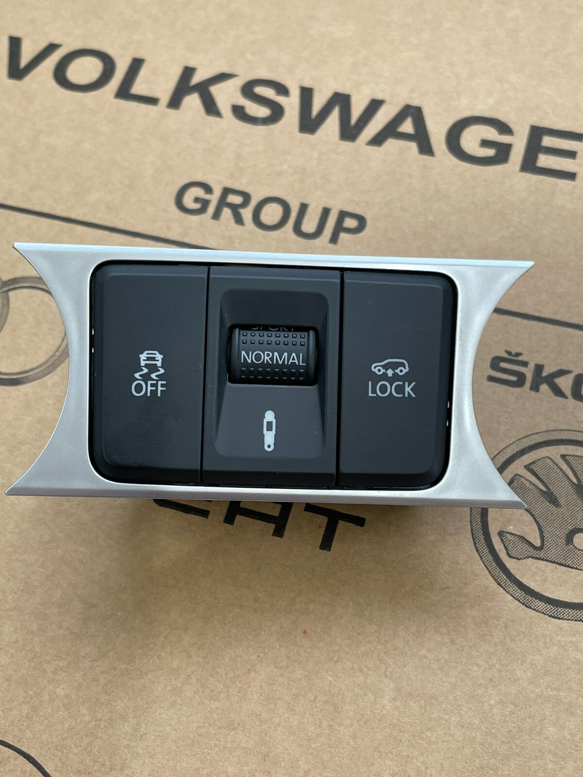 7P6927127L VW TOUAREG 7P SUSPENSION BEDIENTEIL DRUCKTASTE 7P6927127L Fast Neu...