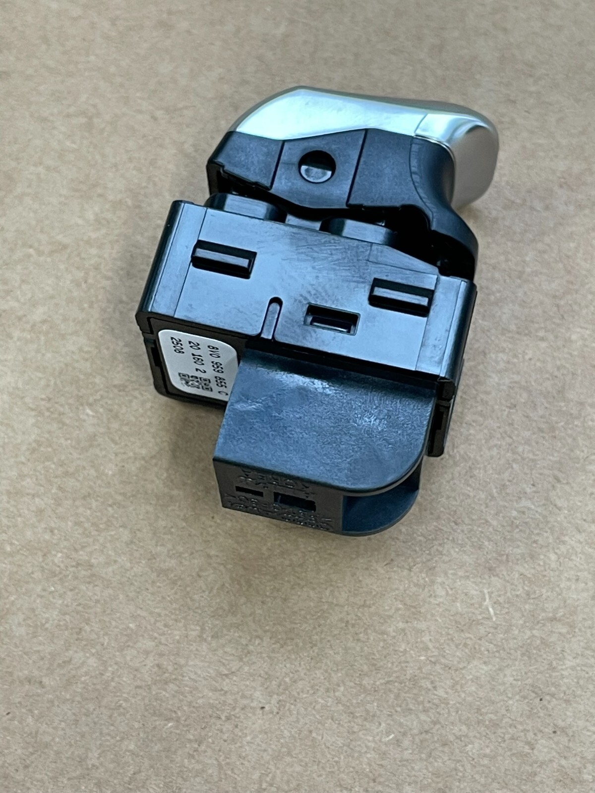 8V0959855C AUDI A3 Q2 RS3 SCHALTER FENSTERHEBER BEIFAHRERSEITE 8V0959855C OE NEU - Obrázek 11