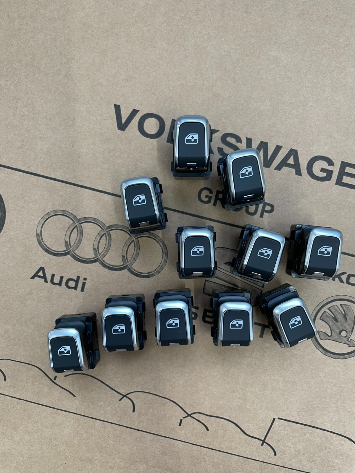 8V0959855C AUDI A3 Q2 RS3 SCHALTER FENSTERHEBER BEIFAHRERSEITE 8V0959855C OE NEU - Obrázek 3