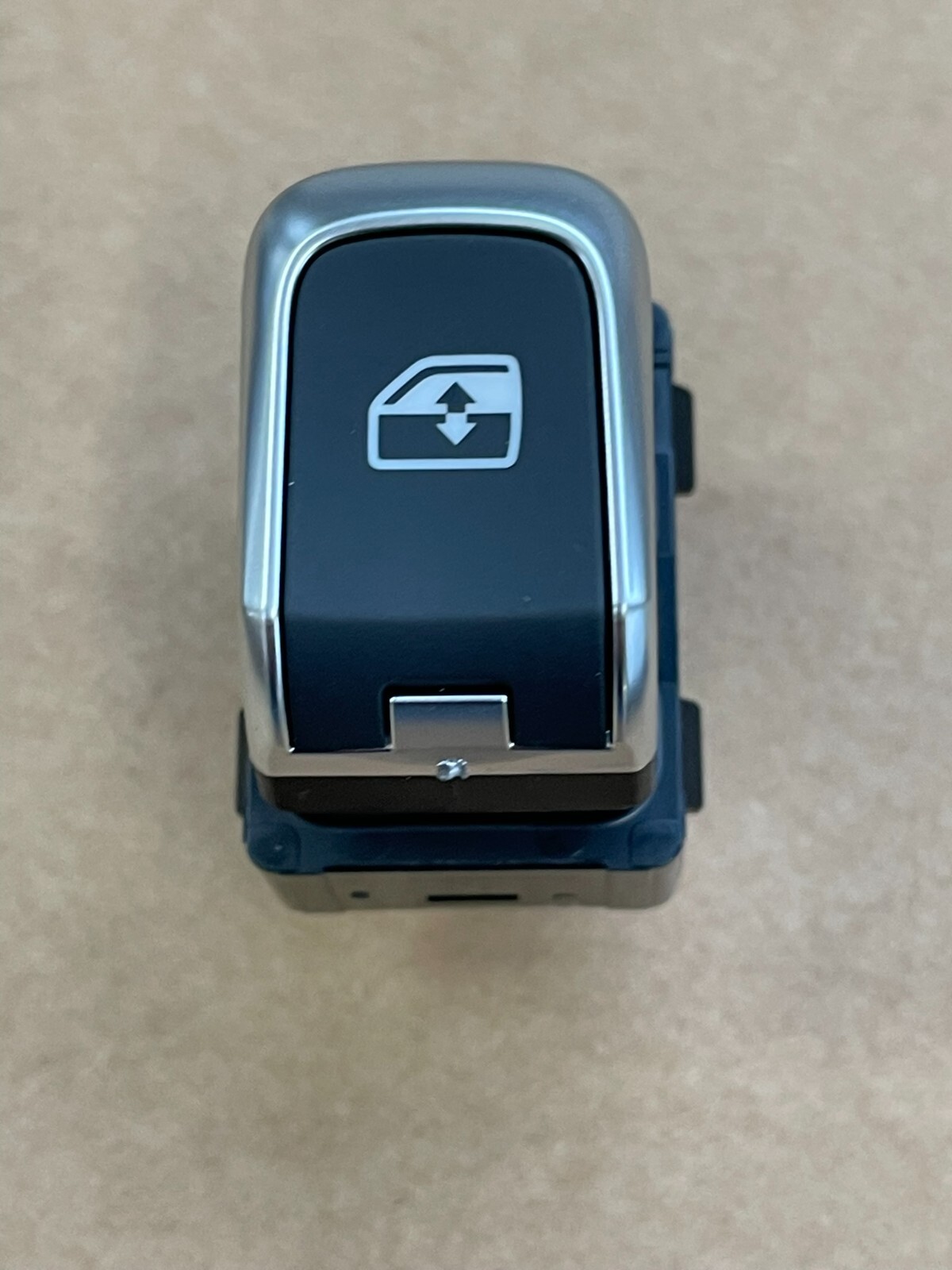 8V0959855C AUDI A3 Q2 RS3 SCHALTER FENSTERHEBER BEIFAHRERSEITE 8V0959855C OE NEU - Obrázek 9