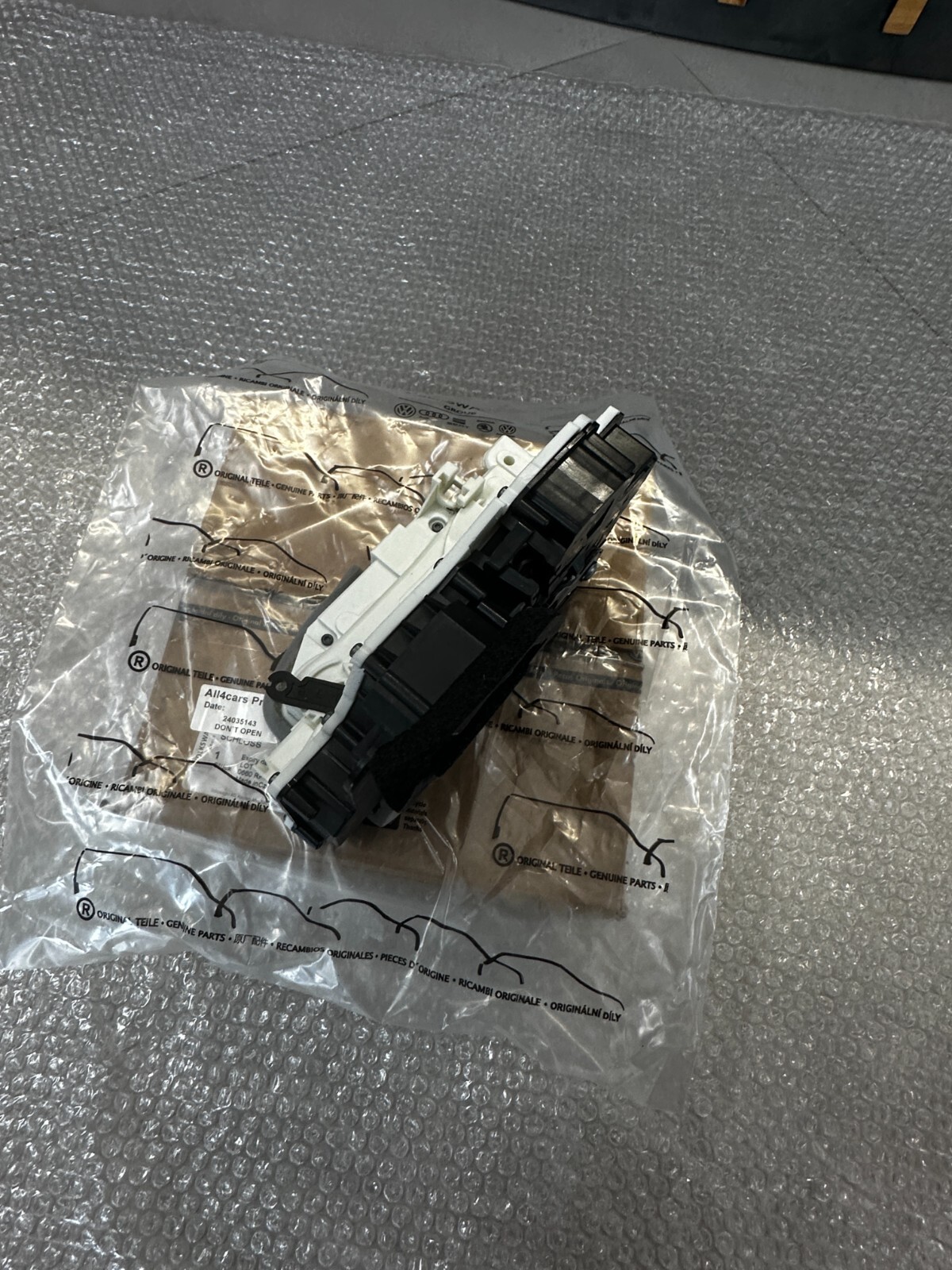 AUDI A6 A7 Q8 E-TRON TÜRSCHLOSS HINTEN LINKS 4K1837015H ORIG.NEU!! - Obrázek 14