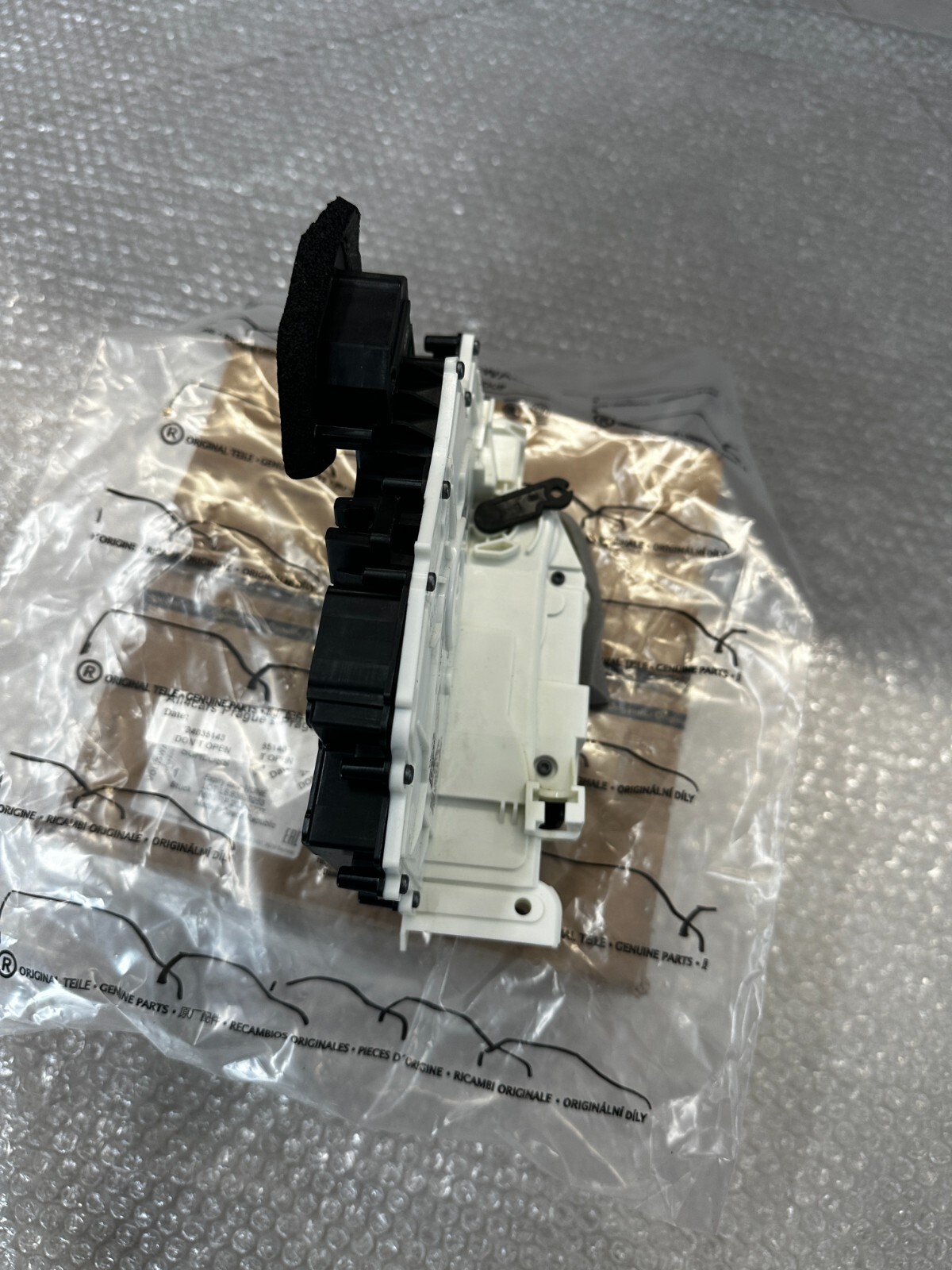 AUDI A6 A7 Q8 E-TRON TÜRSCHLOSS HINTEN LINKS 4K1837015H ORIG.NEU!! - Obrázek 9