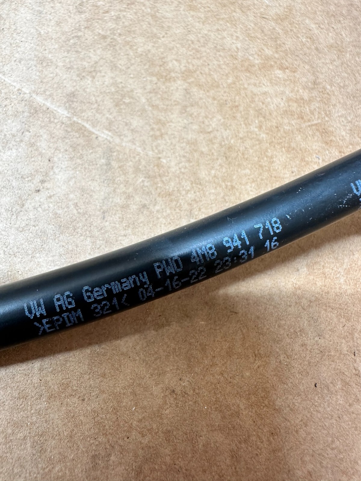 AUDI Q8 VORDERE LINKE SCHEINWERFER - SCHLAUCH 4M8941718 ORIG. NEU!!! - Obrázek 4