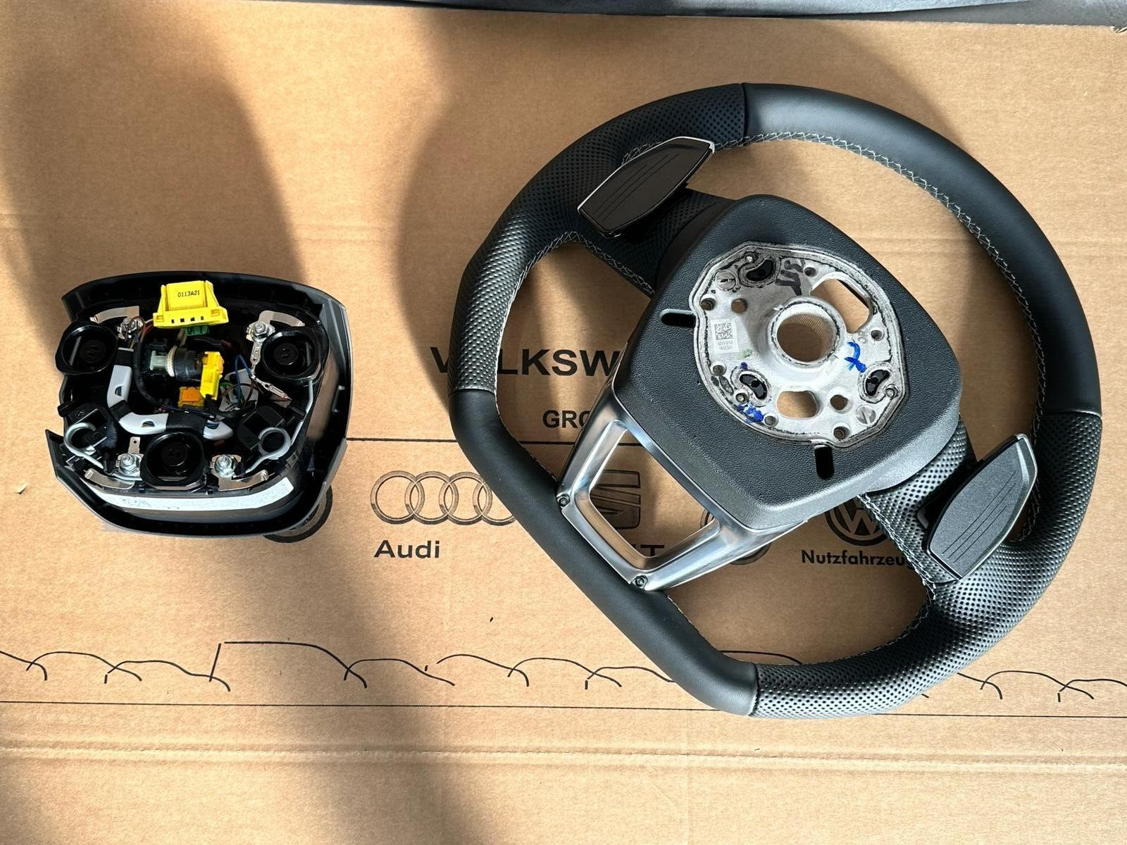 AUDI SQ8 SQ7 SPORT LENKRAD LEDER ABGEFLACHT MIT GROSSEN S SCHALTWIPPEN ORIG.NEU! - Obrázek 12