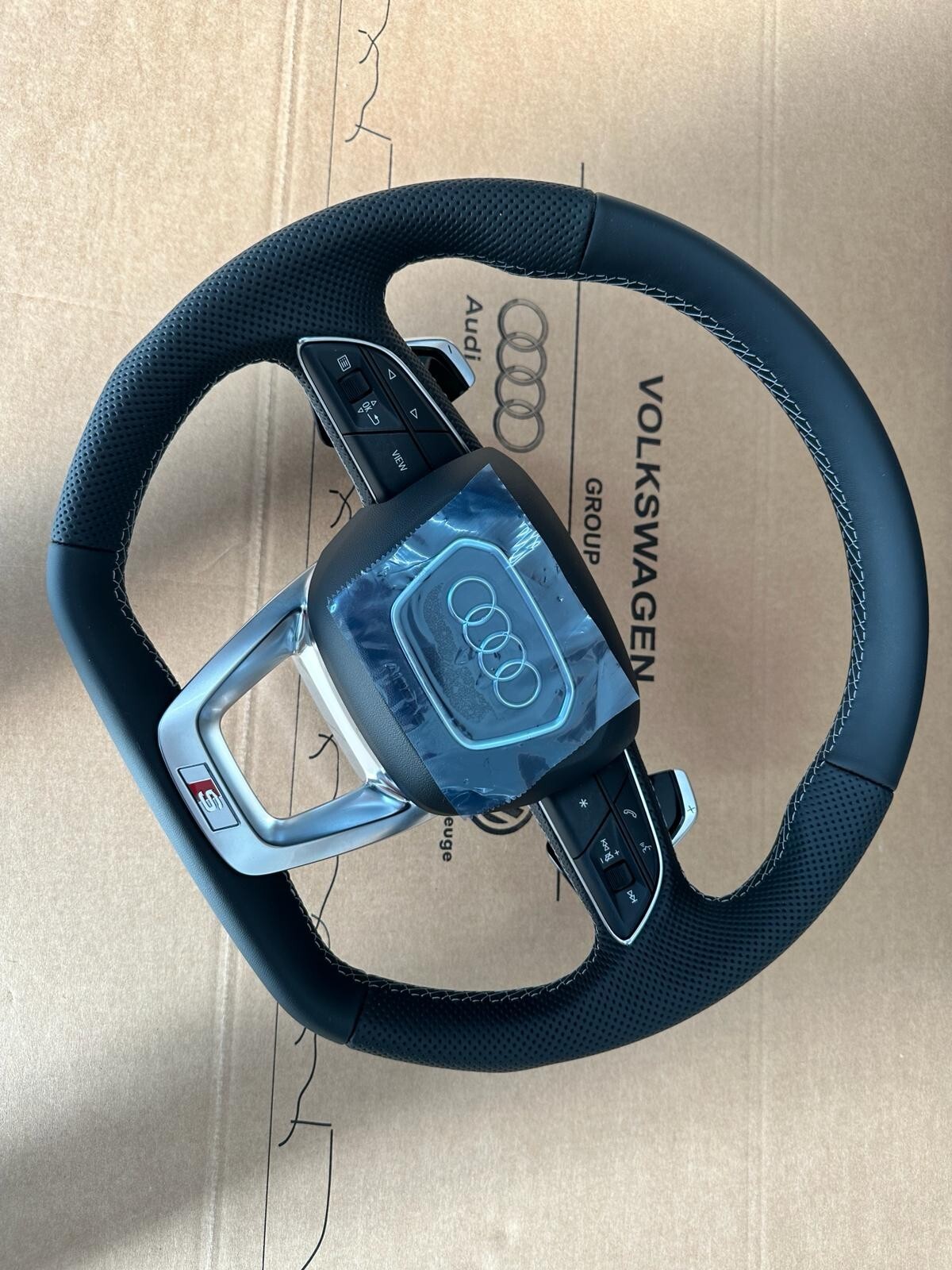 AUDI SQ8 SQ7 SPORT LENKRAD LEDER ABGEFLACHT MIT GROSSEN S SCHALTWIPPEN ORIG.NEU! - Obrázek 13