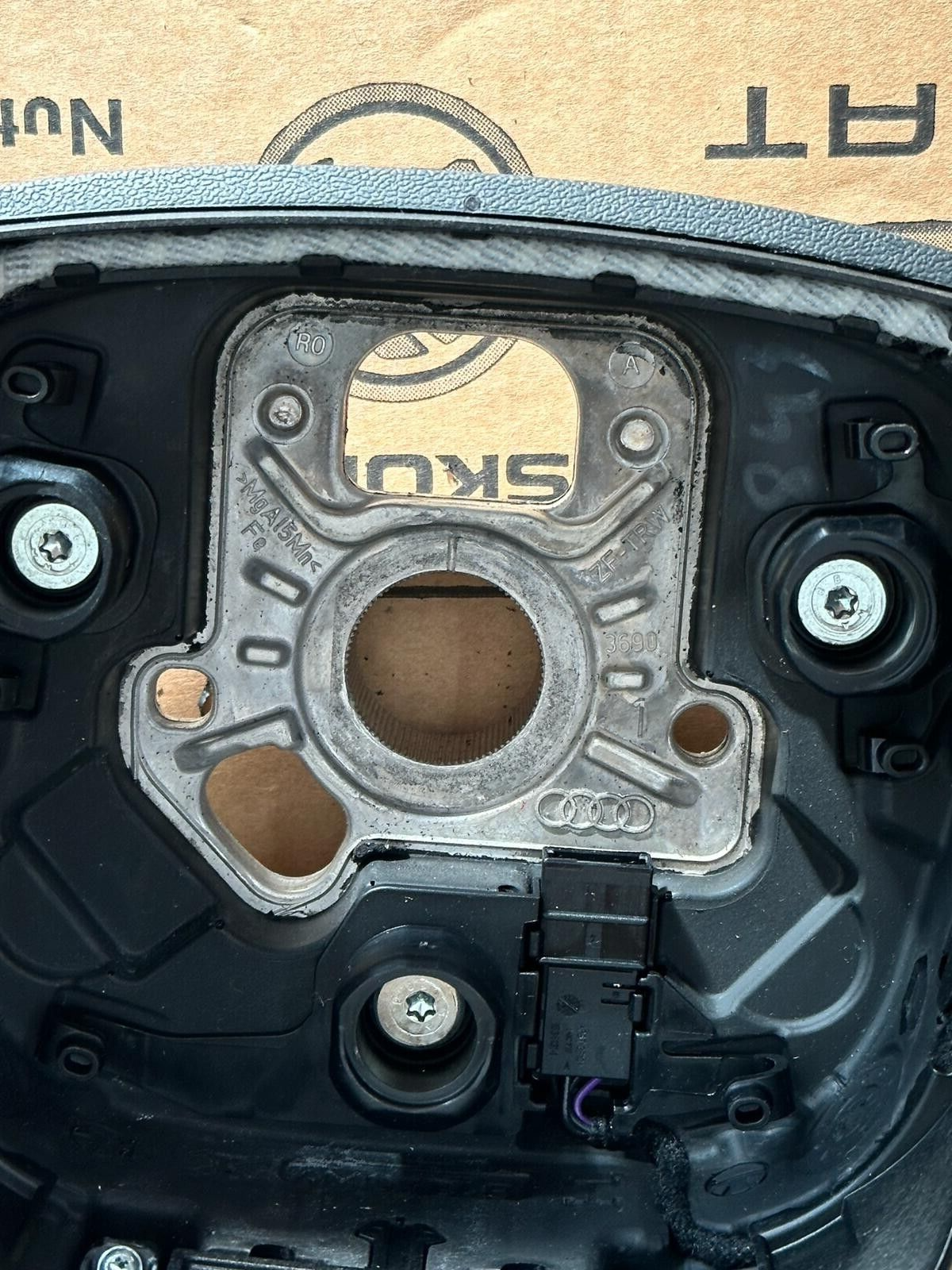 AUDI SQ8 SQ7 SPORT LENKRAD LEDER ABGEFLACHT MIT GROSSEN S SCHALTWIPPEN ORIG.NEU! - Obrázek 15