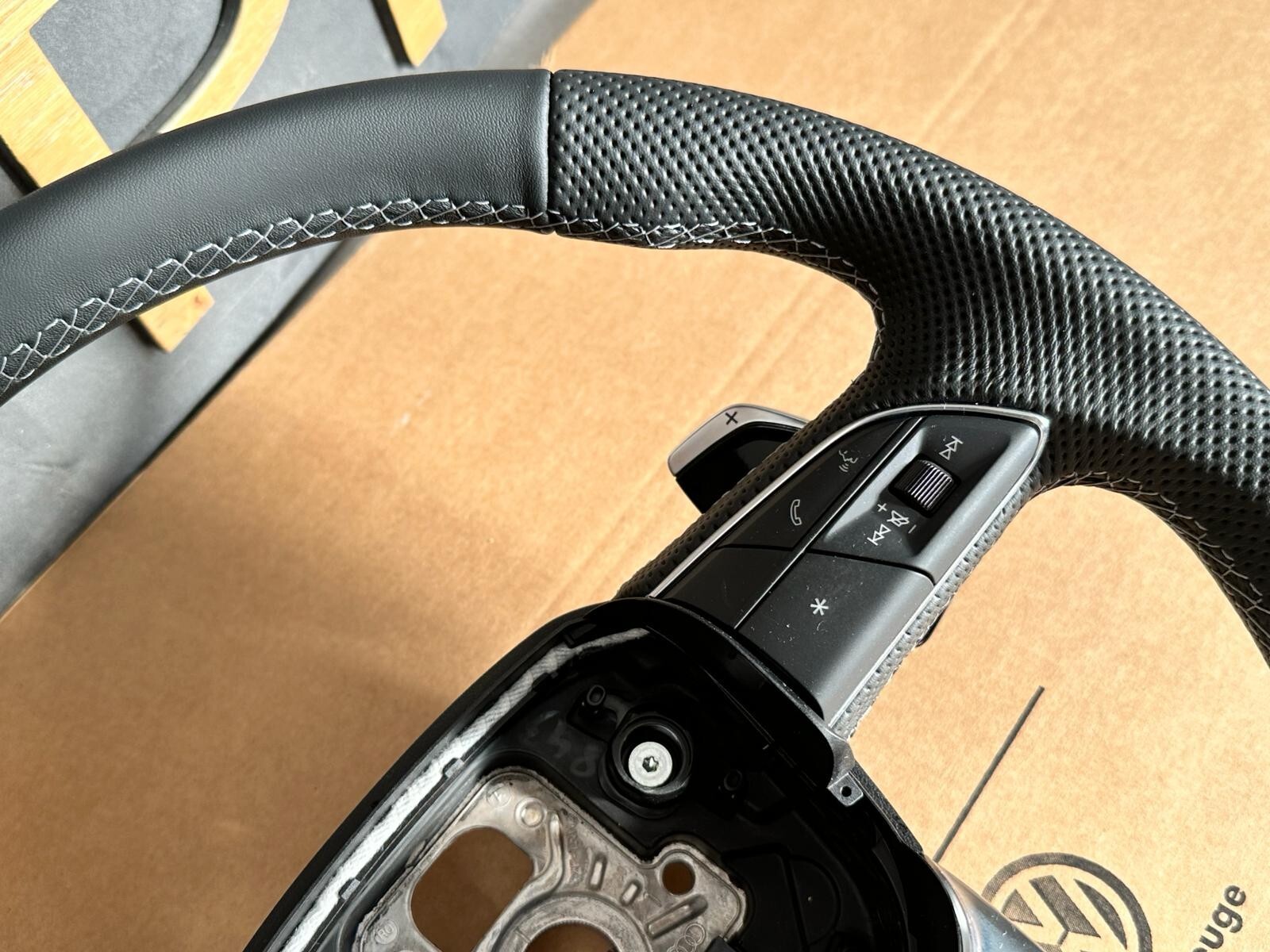 AUDI SQ8 SQ7 SPORT LENKRAD LEDER ABGEFLACHT MIT GROSSEN S SCHALTWIPPEN ORIG.NEU! - Obrázek 5