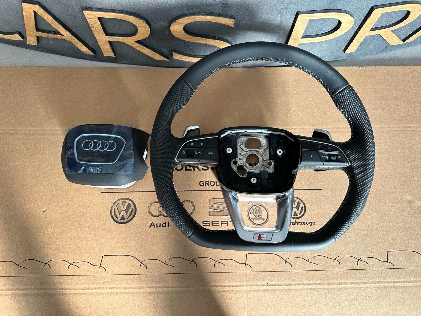 AUDI SQ8 SQ7 SPORT LENKRAD LEDER ABGEFLACHT MIT GROSSEN S SCHALTWIPPEN ORIG.NEU! - Obrázek 6