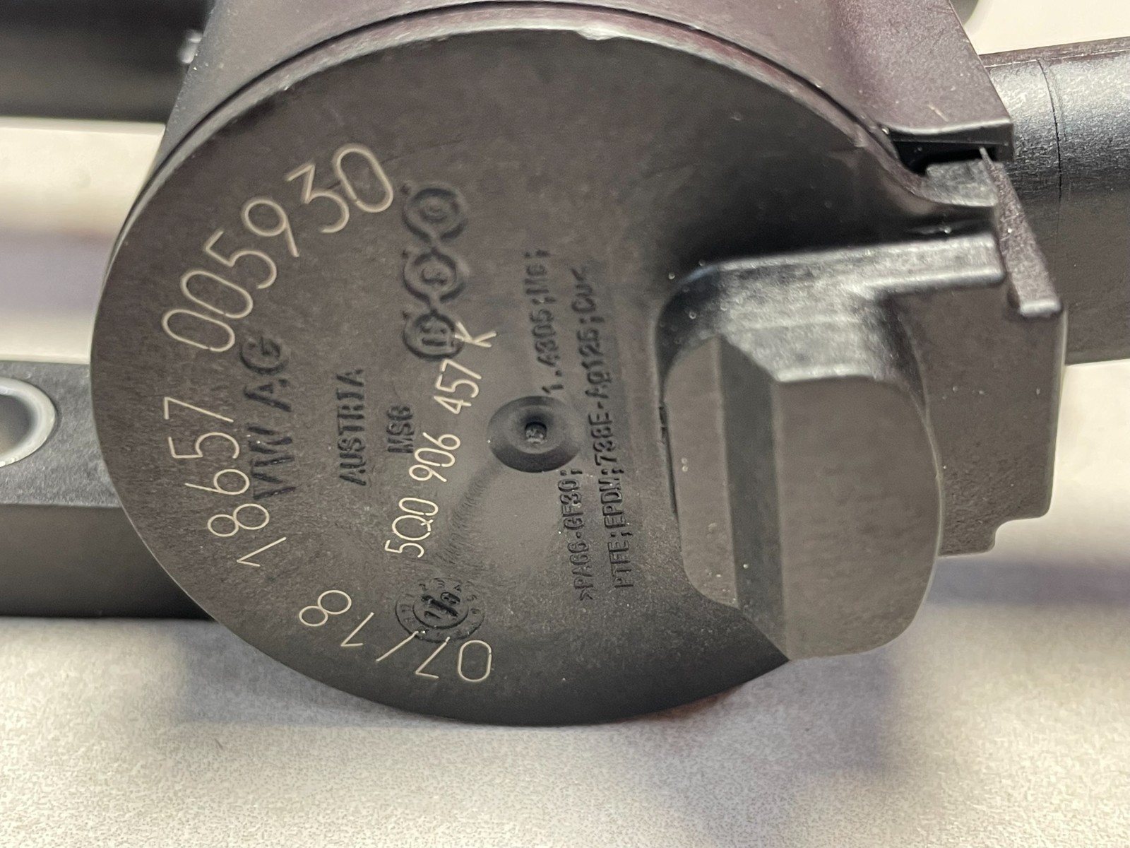 AUDI VW ŠKODA BENTLEY STEUER KÜHLMITTEL REGEL VENTIL 5Q0906457K NEU ORIG. VW !! - Obrázek 3