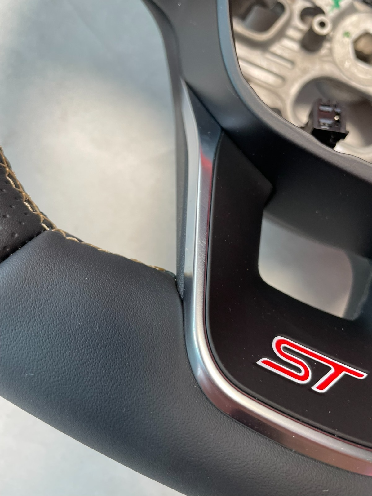 FORD FOCUS ST-LINE SPORTLENKRAD ABGEFLACHT 21816000129 - KX7J3600MC31FQ NEW OE! - Obrázek 16