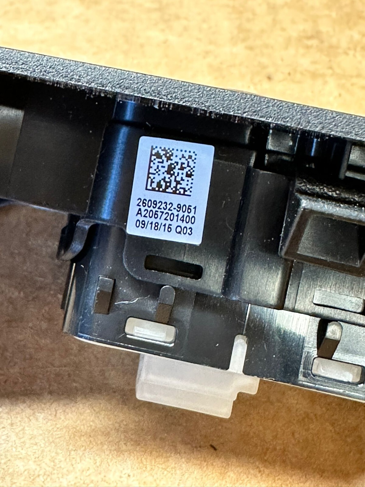 MERCEDES-BENZ C W205 VORNE RECHTS TÜR FENSTERKONTAKT TRIM LHD A2057201400 ORIG.! - Obrázek 6