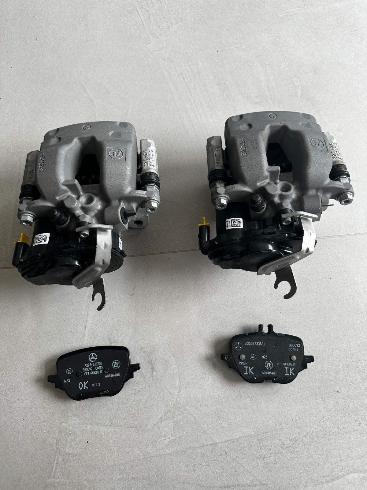 MERCEDES BREMSSATTEL HINTEN 300*22+BREMSBELEGE A0004239500LI-A0004239500 OE NEU - Obrázek 4