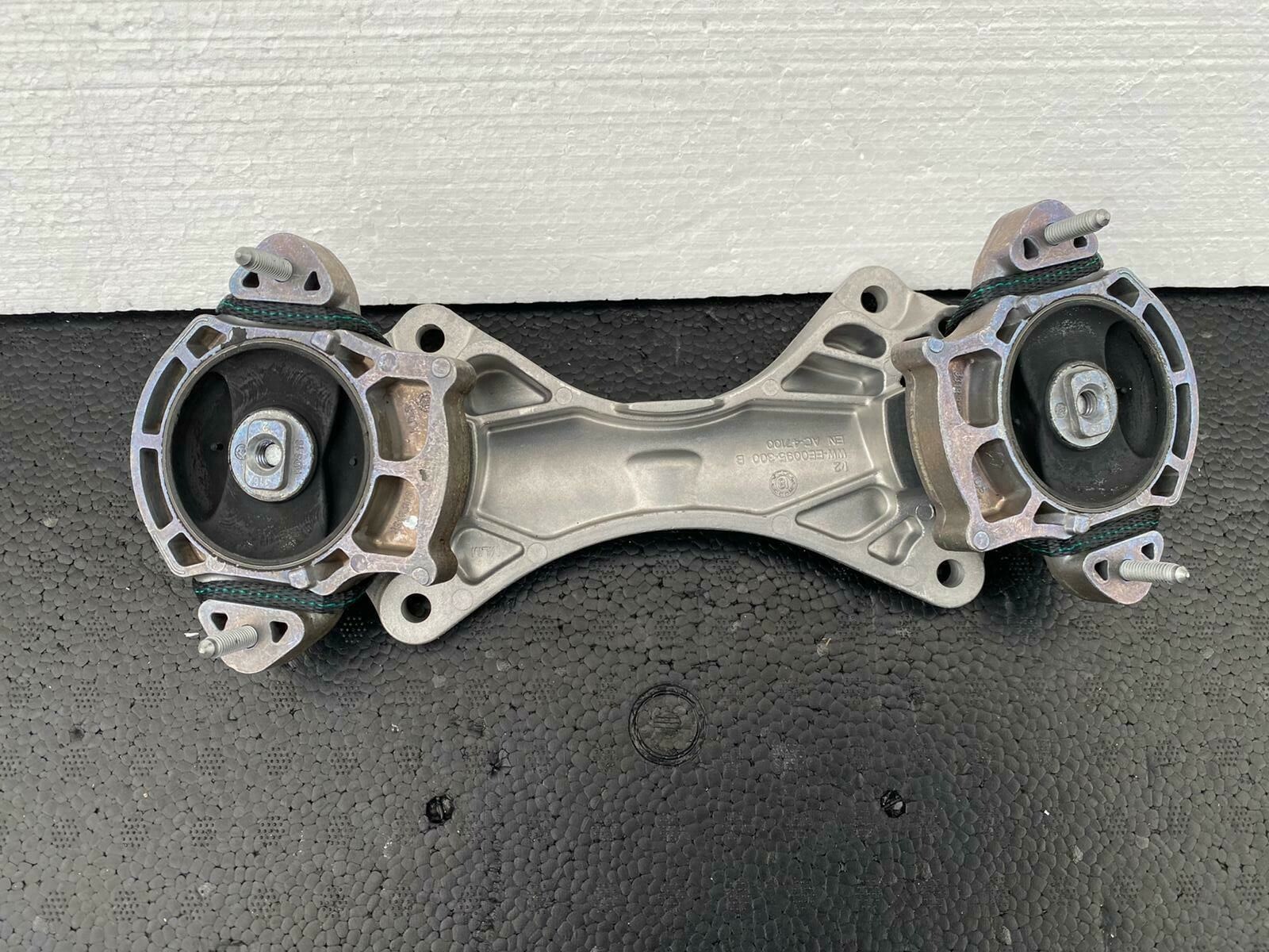 MERCEDES C CLS AMG Gearbox Mount Bracket A2902400600 ORIGINAL NEU - Obrázek 3